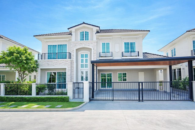 ใกล้ แฟชั่นไอส์แลนด์ 50 ตร.ว. ลดค่าเช่า 50%  คฤหาสน์เฟอร์ครบ  2ชั้น 4นอน 4น้ำ  200 ตร.ม. บ้านเดี่ยวหรูหรา นวมินทร์ เดอะมอลล์บางกะปิ 3 กม.