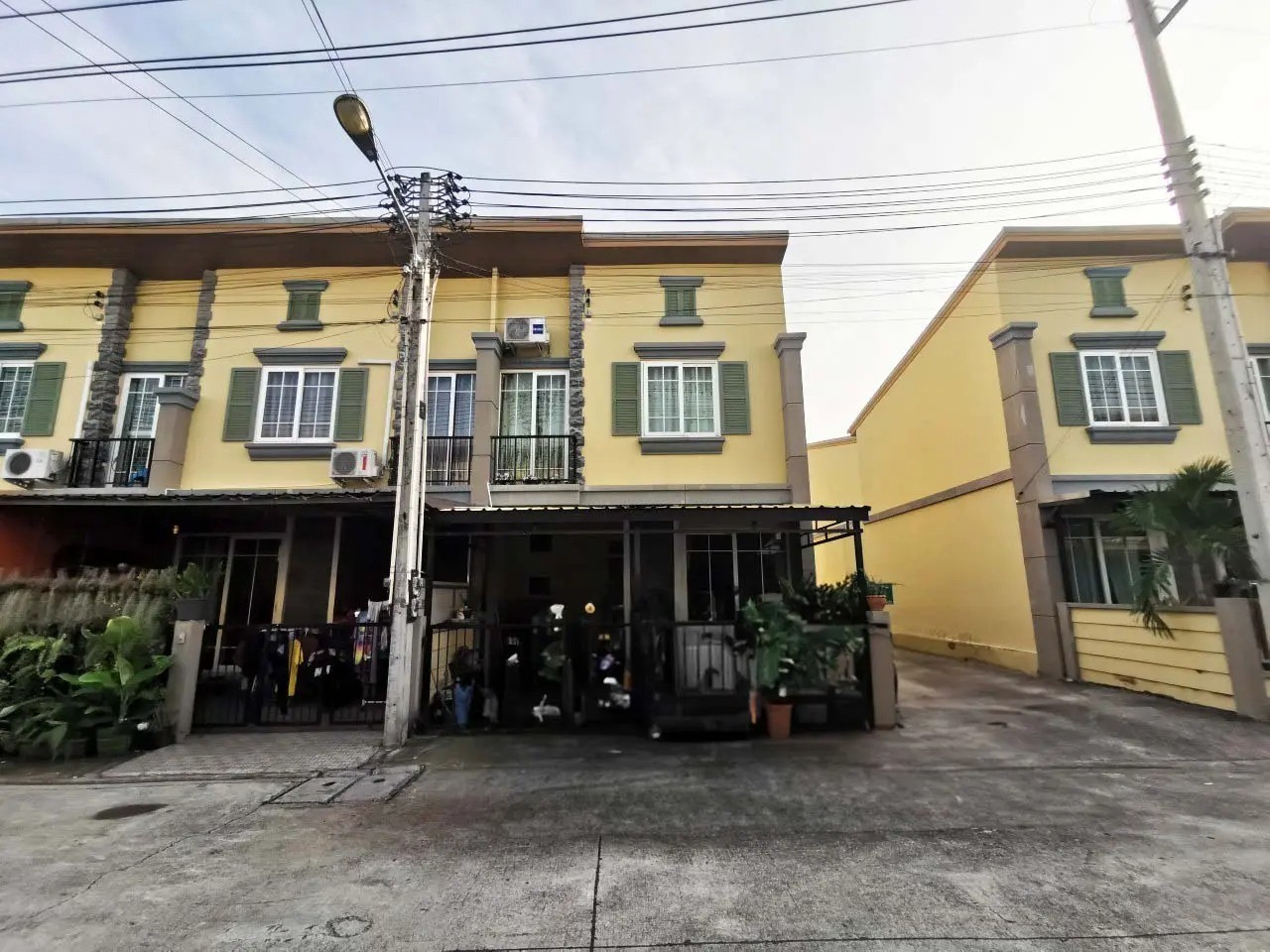 ขาย ทาวน์เฮ้าส์ โกลเด้นทาวน์ ศรีราชา อัญสัมชัญ อำเภอ ศรีราชา ชลบุรี