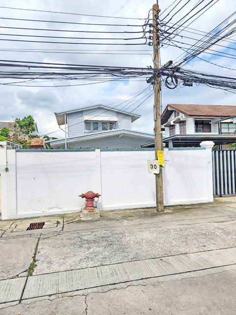 ซ.ประชาชื่น 2-8 มจพ. 4.5 กม. สะพาน99 450ม. บ้านเดี่ยว 2ชั้น 3-4นอน 60ตรว. 200ตรม. MRTบางซ่อน 1.5 กม. บางซื่อ   2น้ำ   เกทเวย์ แอท บางซื่อ