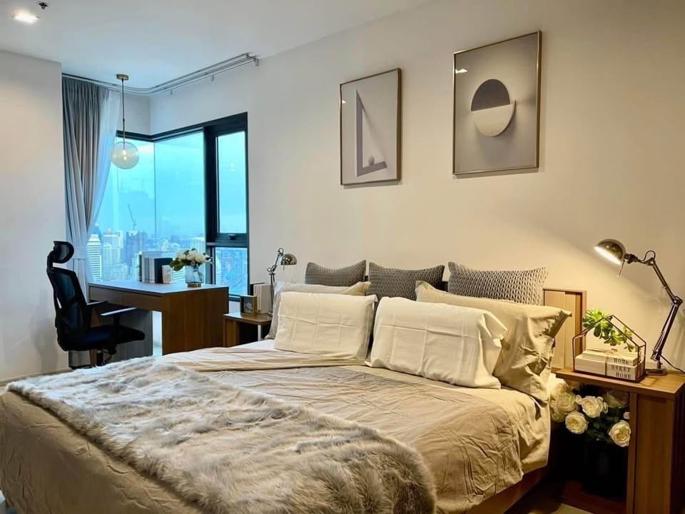 Life One Wireless Spacious Clean Convenient 39th Floor BTS PloenChit