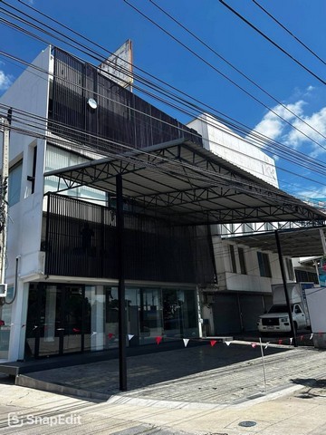 รหัสC7066 ให้เช่าอาคารพาณิชย์ 4ชั้น ย่านถนนกิ่งแก้ว บางนา เหมาะทำโชว์รูม สำนักงาน ที่จอดรถมีหลายคัน