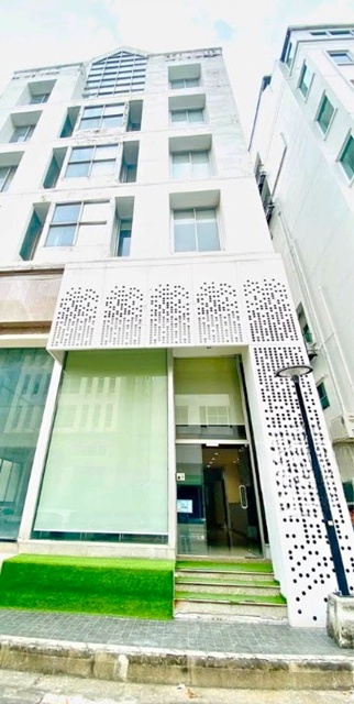 พร้อมดาดฟ้า โลตัส ตลาดปิ่นเงิน 300 ม.ให้เช่าอาคารสำนักงาน 7 ชั้น เซ็นทรัล ปิ่นเกล้า 500ม. มีลิฟท์ในตัว  แอร์ 35ตร.วา. 915 ตร .ม. 7นอน 7น้ำ