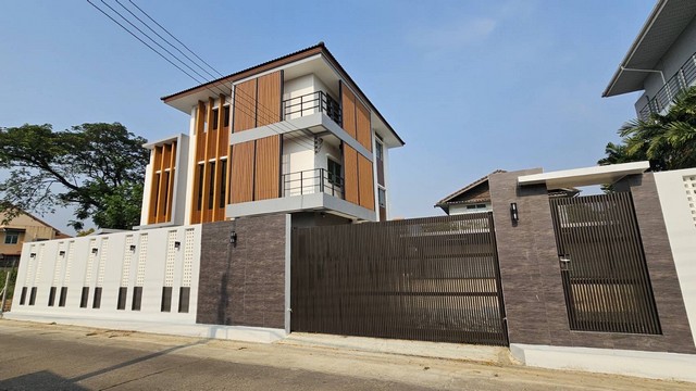 ขายบ้าน+โฮมออฟฟิศ 3 ชั้น รีโนเวตใหม่ ซอยบรมราชชนนี 68 ทำเลทองย่านพุทธมณฑลสาย 2–3