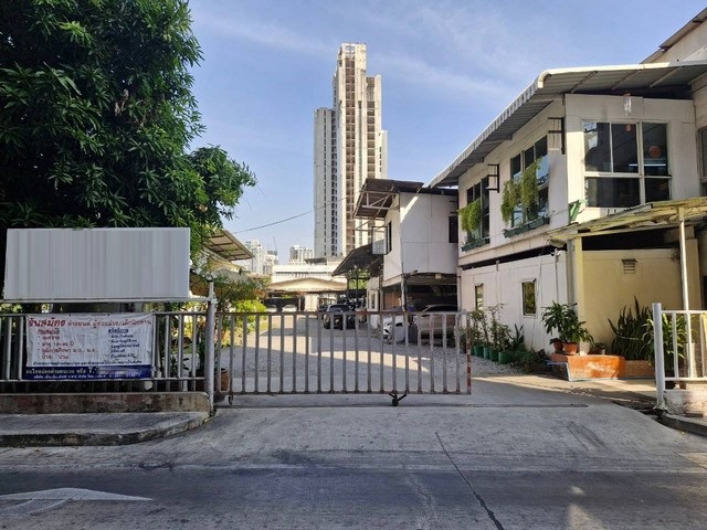 ให้เช่าสำนักงาน เนื้อที่ 1 ไร่ ย่านพระราม 4 ใกล้ตึกมาลีนนท์ (ช่อง 3) เหมาะทำออฟฟิศสำนักงาน คลินิค หรือลงทุนหลากหลายธุรกิจ