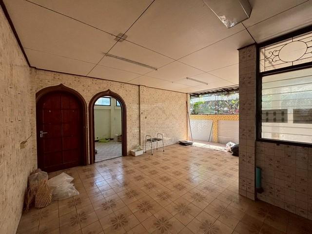 P1996 ขายบ้านเดี่ยว หลังมุม ลาดพร้าว 109 ซอยข้าง รพ.เวชธานี ขายตามสภาพ เหมาะซื้อลงทุนรีโนเวทขาย หรือรีโนเวทปล่อยเช่า