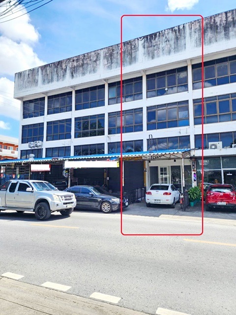 พระยาสุเรนทร์ 23 ตรว. แฟชั่นไอส์ 2.6 กม. รามอินทรา109 ให้เช่าตึกพาณิชย์ 3.5 ชั้น 318 ตรม.  โลตัส 7-Eleven 11999 บาทต่อเดือน