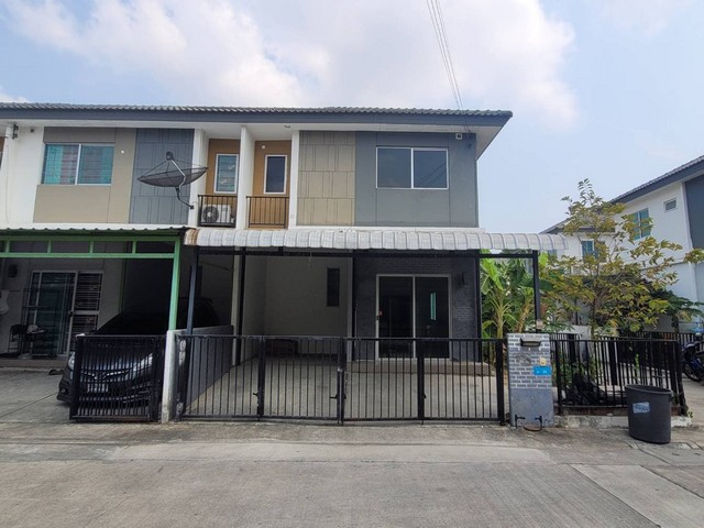 ขายทาวน์เฮ้าส์   หมู่บ้านพฤกษา 137 (บ้านโพธิ์-มอเตอร์เวย์) ถนนคู่ขนานมอเตอร์เวย์ ฉะเชิงเทรา