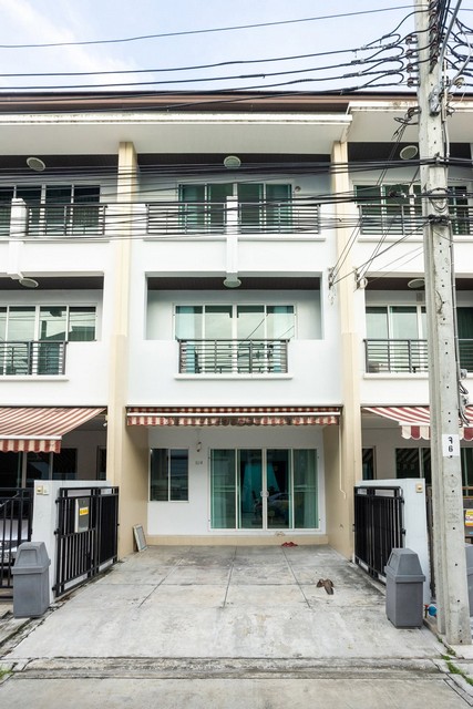 P825 ให้เช่าทาวน์โฮม 3 ชั้น โครงการ บ้านกลางเมือง ลาดพร้าว 71 นาคนิวาส 34 ตกแต่งสวยพร้อมเข้าอยู่