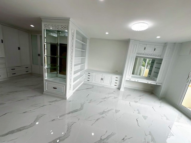 ให้เช่าบ้านหรู 5 ชั้น เย็นอากาศ เรสซิเดนท์ ใจกลางสาทร 450 ตร.ม. 4 ห้องนอน รีโนเวทใหม่ทั้งหลัง ใกล้ One Bangkok