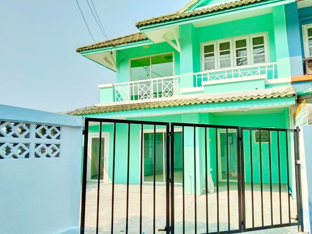 บิ๊กซี คลองสาม 380 ม. เลียบคลองสาม ทาวน์เฮาส์หลังริม 3นอน ตลาดเจริญผล100ม. 30ตร.ว. 240ตร.ม. ตลาดคลองสาม 1 กม.