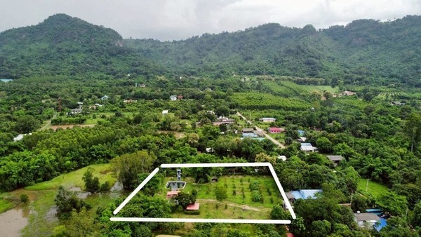 ขายบ้านสวนทุเรียน ต.เขาพระ  อ.เมืองนครนายก โฉนดครุฑแดง เข้าออกได้หลายเส้นทาง อยู่แหล่งชุมชน