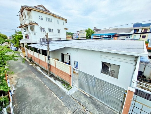 รพ.ลาดพร้าว600ม. .โกดังให้เช่า  670 ตร.ม.  เดอะมอลล์ บางกะปิ MRT ลาดพร้าว 101 1.4 กม บิ๊กซี  ลาดพร้าว1 Food Land  เซ็นทรัล อีสต์วิลล์ 3 กม.