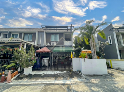 ทาวน์เฮ้าส์ 2 ชั้น หมู่บ้าน เดอะ คัลเลอร์ รังสิต - คลอง 4 (หลังมุม)