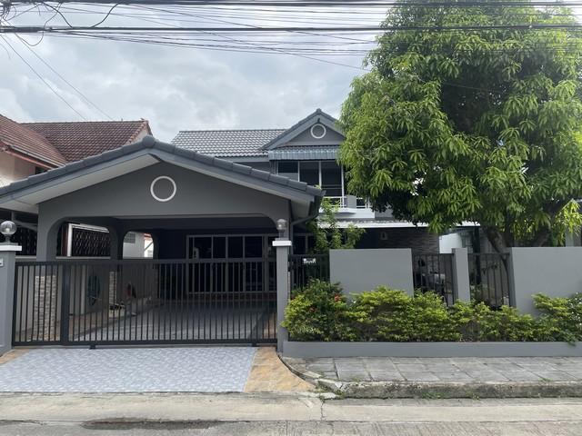 ให้เช่าบ้านเดี่ยว 2 ชั้น 60 ตรว. 3 ห้องนอน ม.สัมมากร รามคำแหง 112 รีโนเวทใหม่ บ้านสวยร่มรื่น ตกแต่งเฟอร์พร้อมอยู่