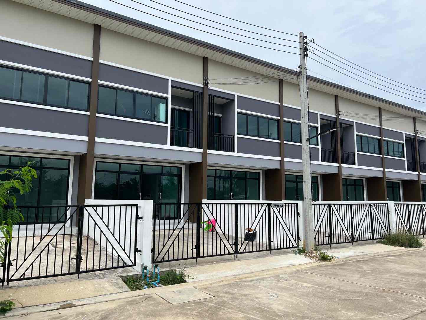 ขายด่วนบ้านใหม่พร้อมอยู่ (โครงการบ้านสวยนครชัยศรี) ทาวน์เฮ้าส์ 2 ชั้น 3 ห้องนอน 2 ห้องน้ำ สวยพร้อมอยู่