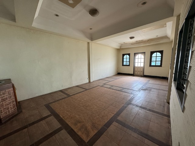 อาคารพาณิชย์ : พุทธมณฑล สาย 4 ตรงข้าม  ตลาดศรีสวัสดิ์ ศาลายา ทำเลทอง