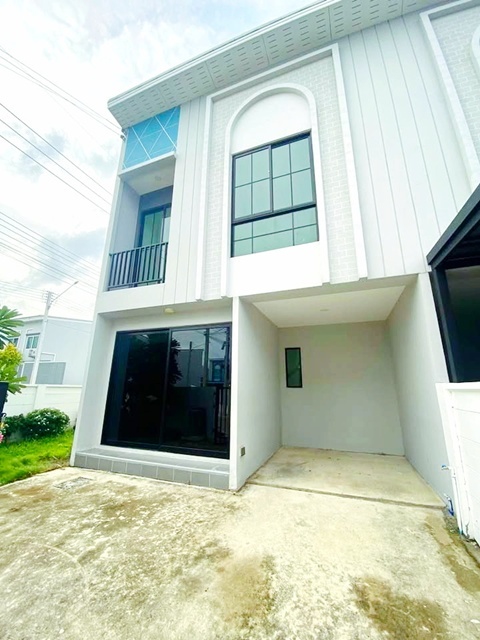 โลตัส วัดไพร่ฟ้า 1กม.ให้เช่า ทาวน์โฮม 2 ชั้น  3 นอน 2 น้ำ รร.เทคโนโลยีแหลมทอง 1.2 กม. รพ.ปทุมธานี 3.6 กม.ถ. กรุงเทพ-ปทุมธานี