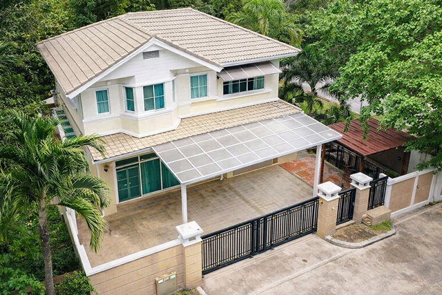 ให้เช่าคฤหาสน์ หรู 3-4นอน สุวรรณภูมิ กิ่งแก้ว29-33  รพ.จุฬารัตน์ 9  1.6กม.  นันทวัน 3 น้ำ 70 ตร.วา. 278 ตร.ม.  BTS บางนา 4.9 กม.