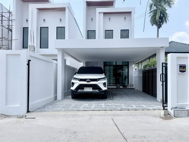 บ้านเดี่ยวสองชั้นสร้างใหม่พร้อมเข้าอยู่  บ้านซอยสยาม