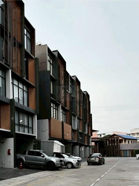 HR 9452 ให้เช่าโฮมออฟฟิศ 5 ชั้นสไตล์ Modern Luxury Loft 370 ตร.ม. The Pride สุขุมวิท 77 อ่อนนุช 30