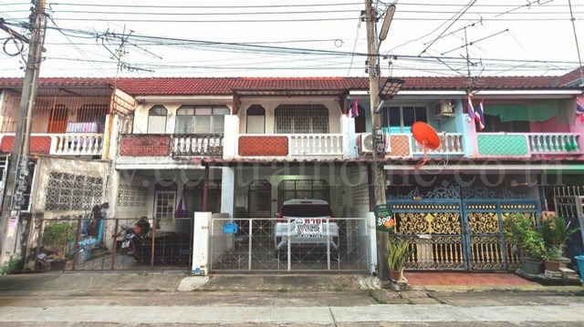 ทาวน์เฮ้าส์ พระปิ่น 2 ถนนบรมราชชนนี ต่อเติมครบ สภาพดีมาก ราคาถูกที่สุด