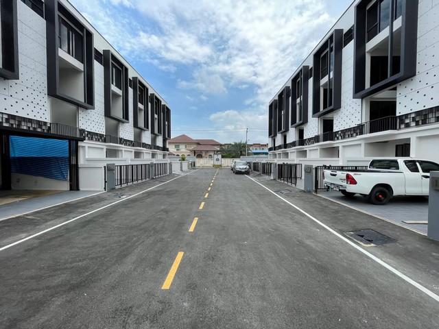 P1964 ให้เช่าโฮมออฟฟิศ 4 ชั้นหลังมุม The Harmoney เดอะ ฮาร์โมนี รามอินทรา 62 ใกล้แฟชั่นไอส์แลนด์ ใกล้รถไฟฟ้าสีชมพู