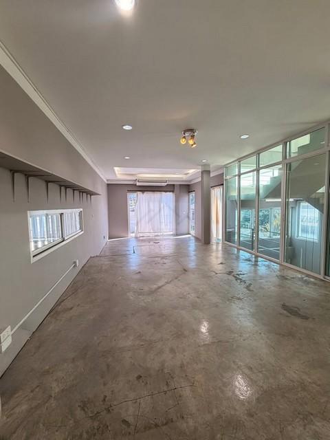 P1958 ให้เช่าโฮมออฟฟิศ 3 ชั้น + ดาดฟ้า 750 ตรม. ซอย เพชรบุรี 47 ย่านเพชรบุรี พระราม 9 ใกล้ รพ.กรุงเทพ และ RCA