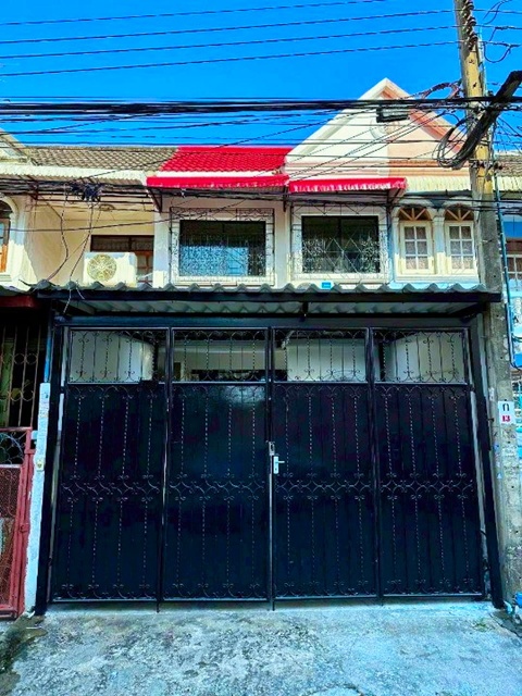 ทาวน์โฮม 2 ชั้น รถไฟฟ้าสายสีเหลือง Seacon Square 1.2กม พร้อมอยู่ 3 นอน  BTS ปุณณวิถี 2.84 กม. รร.วชิรธรรมสาธิต 145 ตร.ม. สุขุมวิท101/1