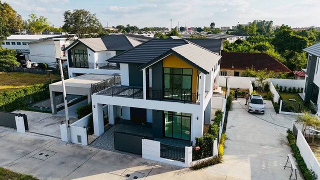 ขายบ้านเดี่ยว 2 ชั้น ขนาด 42ตรว 4นอน พื้นที่ใช้สอยเยอะ บ้านมือ1 บ้านใหม่โครงการ ใกล้เจพาร์คศรีราชา เครือสหพัฒน์ นิคมปิ่นทอง ศรีราชา ชลบุรี