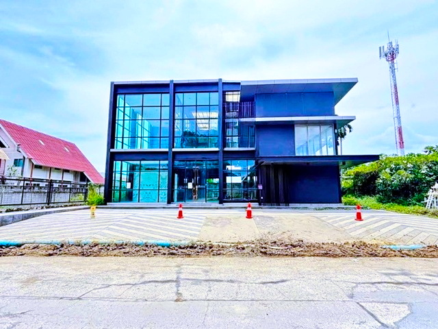 MRTศรีด่าน แม็คโคร ศรีนครินทร์ 1.49กม.  ศรีลาซาล 1.2กม. ให้เช่าออฟฟิศขนาดใหญ่ 250 ตร.วา. 1000 ตร.ม. เซ็นทรัล บางนา 2.8 กม.