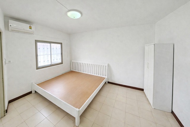 ให้เช่า คอนโดบ้านเอื้ออาท รีโนเวทใหม่ ไม่เคยเข้าอยู่  สุวรรณภูมิ 1 ชั้น5 วัดศรีวารีน้อย 33 ตรม. ปูกระเบื้องใหม่ ทาสีใหม่