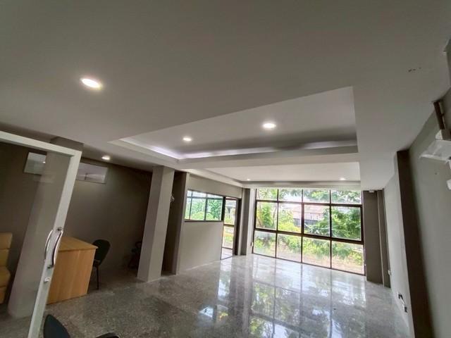 P1562 ให้เช่า อาคารพาณิชย์ 2 คูหา 4.5 ชั้น ริมถนน พระราม 3-นราธิวาส ถนนนราธิวาสราชนครินทร์ ช่องนนทรี เขตยานนาวา