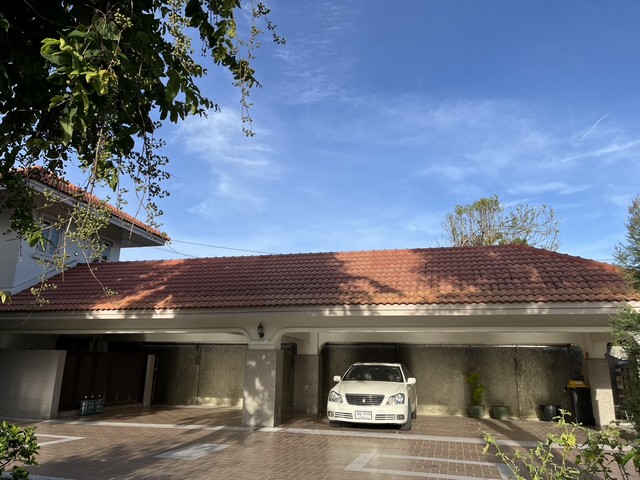 บ้านเดี่ยวขนาดใหญ่ หมู่บ้านเมืองเอก ทำเลศักยภาพ ติดน้ำ 2 ด้าน บรรยากาศร่มรื่นเป็นส่วนตัวสูง