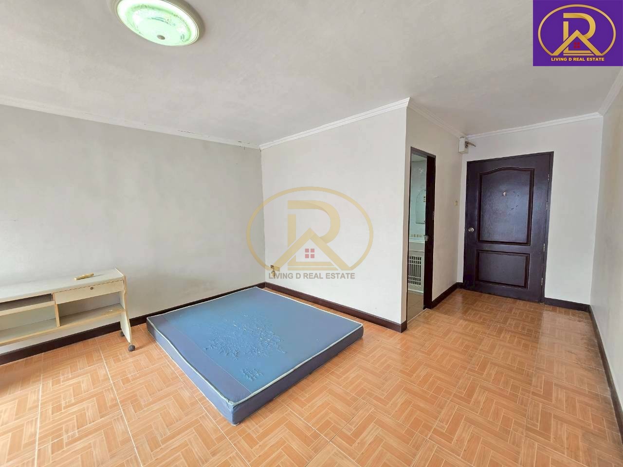 ขายด่วน เพียงหลักแสน เหมาะลงทุน นลินพร คอนโดโฮม ชั้น 2  ใกล้มหาวิทยาลัยบูรพา ใกล้แหลมทองบางแสน ต.แสนสุข อ.เมืองชลบุรี จ.ชลบุรี