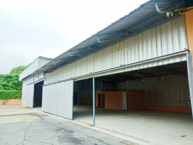 สนามบินสุวรรณภูมิ ถ.ร่มเกล้า  โกดังให้เช่าราคาประหยัด ทำเลทอง 2นอน 340 ตร.ม.พร้อมออฟฟิศ กรุงเทพกรีฑา31-39 ARL บ้านทับช้าง 3 กม.