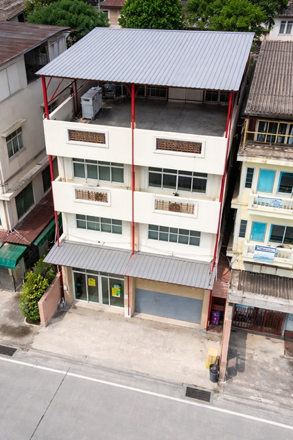 อาคารพาณิชย์ให้เช่า 3.5 ชั้น 2 นอน 3 น้ำ  ตลาดทุ่งมังกร 600 ม.17 ตร.ว. 220 ตร.ม.ตลิ่งชัน บนถนนบรมราชชนนี52-56 สายใต้ใหม่ 900 ม.