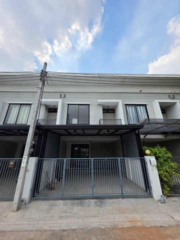 ขายทาวน์โฮม2ชั้น 21 ตร.ว. ย่านสุขาภิบาล2 ลาดกระบัง  ใกล้สนามบินสุวรรณภูมิ