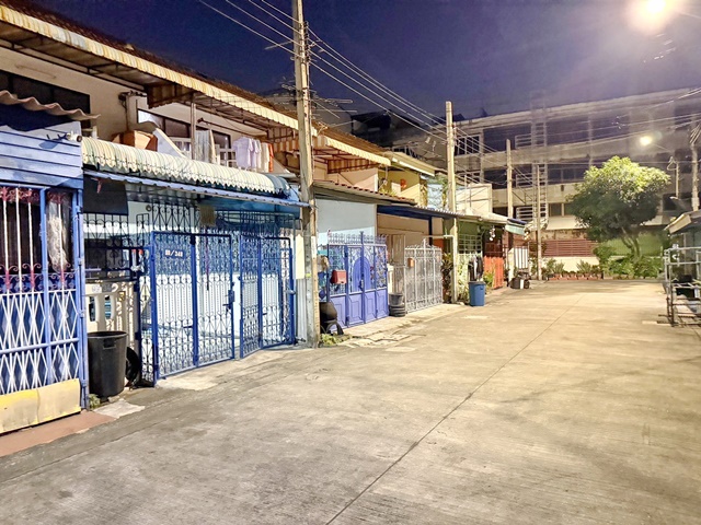 ทาวน์เฮ้าส์ให้เช่า 2 ชั้น 2 ห้องนอน 2 ห้องน้ำ Makro กำนันแม้น24-32 ใกล้ถนนกัลปพฤกษ์ Big C กัลปพฤกษ์ 2.4 กม. . 16 ตร.ว.  138 ตร.ม.