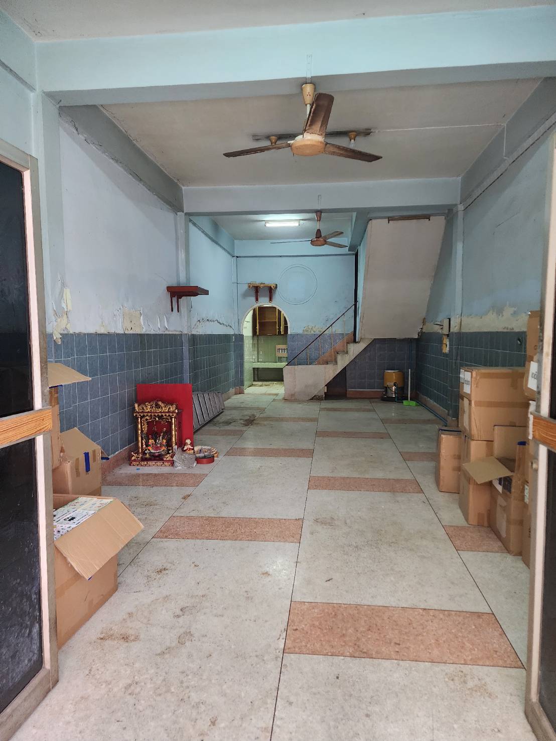 อาคารพาณิชย์ฯ - 1Bedroom2น้ำ ใหญ่ 16 ตารางวา 0 งาน 0 ไร่ 3900000 บ. ใกล้ - มินิบิ๊กซีแฉล้มนิมิตร - วัดจันทร์ใน - สำนักงานเขตบางคอแหลม - สำนักงานสรรพากรพื้นที่สาขาบางคอแหลม - โรงพยาบาลเจริญกรุงประชารักษ์ - แม็กซ์แวลู พระราม 3 - แม็คโคร ฟู้ดเซอร์วิส บา