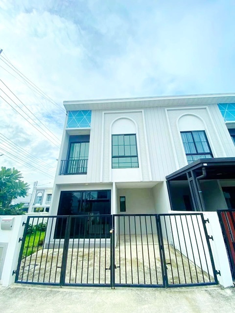 ให้เช่า ทาวน์โฮม 2 ชั้น 3 นอน โลตัส วัดไพร่ฟ้า 1กม.รร.เทคโนโลยีแหลมทอง 1.2 กม. 2 น้ำ รพ.ปทุมธานี 3.6 กม.ถ. กรุงเทพ-ปทุมธานี