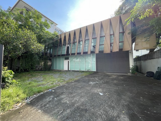 ให้เช่าโกดังขนาดใหญ่พร้อมออฟฟิศ บนเนื้อที่ 200 ตรว. ซอยบางนาตราด 32 ไฟฟ้า 3 เฟส เหมาะสำหรับทุกประเภทธุรกิจ ใกล้เซ็นทรัลบางนา