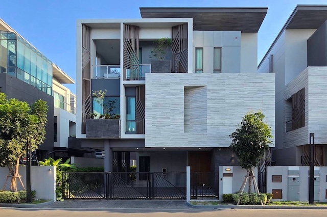 BH3947 ให้เช่าวิลล่าหรู The Gentry พัฒนาการ 2 3 ชั้น 4 ห้องนอน ใกล้ทองหล่อ เพียง 5 กม ใกล้ Clubhouse พร้อมเฟอร์ รับต่างชาติ