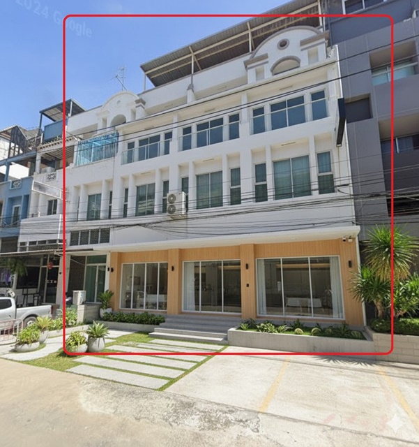 โชว์รูม เลียบด่วนเอกมัย-รามอินทรา 3กม. KPIS Inter Sch. 3.3กม. แอร์ใหม่ 11 ตัว เช่าอาคาร3คูหา 6ชั้น  รถไฟฟ้ารามอินทรา กม.9 490ม. แฟชั่น 15นอน