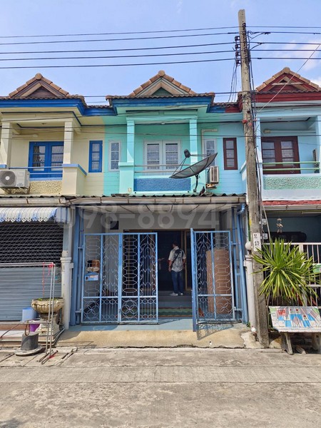 ขายทาวน์เฮ้าส์ 2 ชั้น หมู่บ้านพุดตาน เพชรเกษม 81 บ้านรีโนเวทตกแต่งใหม่ เนื้อที่ 16 ตรว 2นอน 2น้ำ หน้าบ้านไม่ชนใคร
