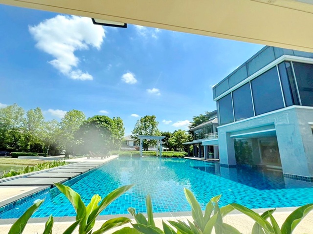 มัณฑนา อ่อนนุช เจโม พลาซ่า 1.9กม. สวนหลวง ร.9 ประเวศให้เช่าบ้านเดี่ยว 2 ชั้น 56 ตร.ว. 230 ตร.ม. ม.รามคำแหง 2 2กม. มีสนามหญ้า