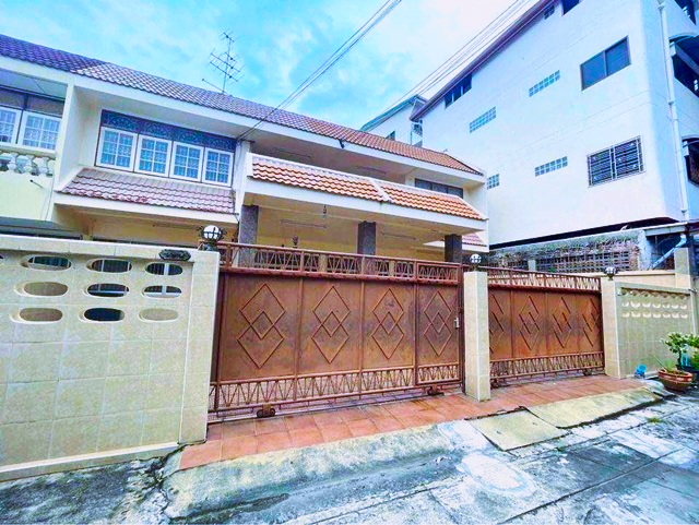 เดอะมอลล์ท่าพระ  5-6นอน เดินถึง MRTท่าพระ 450ม. คฤหาสน์ ให้เช่าบ้านเดี่ยว 2 ชั้น จรัญ หลังใหญ่ หรูหรา 92ตร.วา. 282 ตร.ม. 4 น้ำ