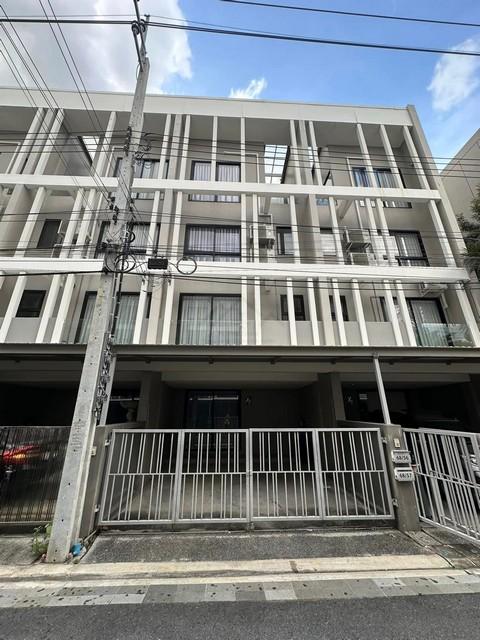 ให้เช่าทาวน์โฮม 4 ชั้น 220 ตร.ม. โครงการ วาย เรซิเดนท์ สุขุมวิท 113 ใกล้ BTS สำโรง