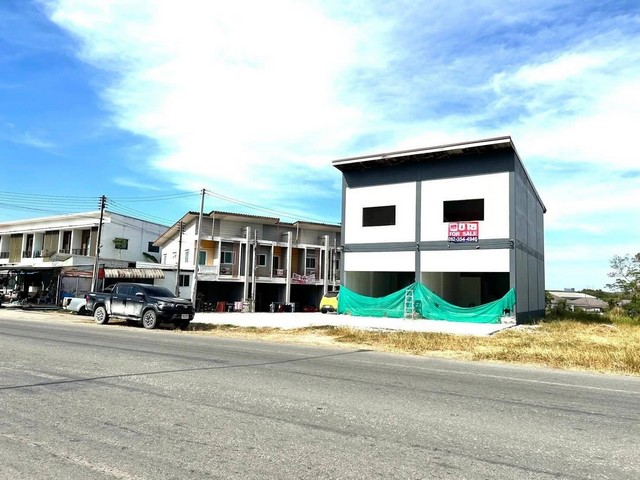 ขายด่วนทาวน์โฮม 2 ชั้น  2 ห้องทำเลดีติดถนน อำเภอนิคมพัฒนา จังหวัดระยอง