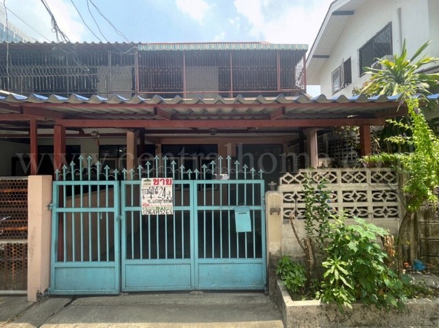 ลดราคา ทาวน์เฮ้าส์ ซอยจตุรทิศ 2 ดินแดง หลังริม ใกล้ MRT สถานีพระราม 9