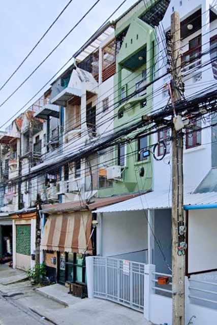 ซอยลาซาล 20-26 แบริ่ง 10-16  5A/C BTSแบริ่ง 1.2 กม. พร้อมเข้าอยู่ ให้เช่าทาวน์เฮ้าส์สุดหรู 3.5ชั้น มีดาดฟ้า รีโนเวทใหม่